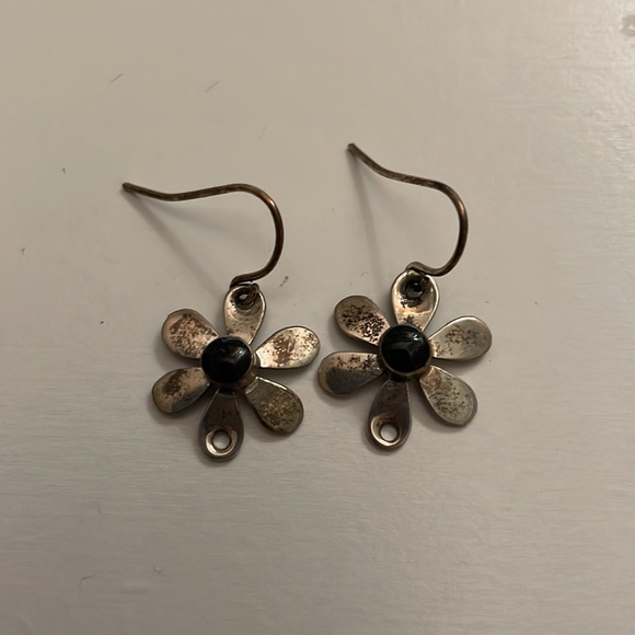 Black onyx sterling daisy earrings - Picture 3 of 3